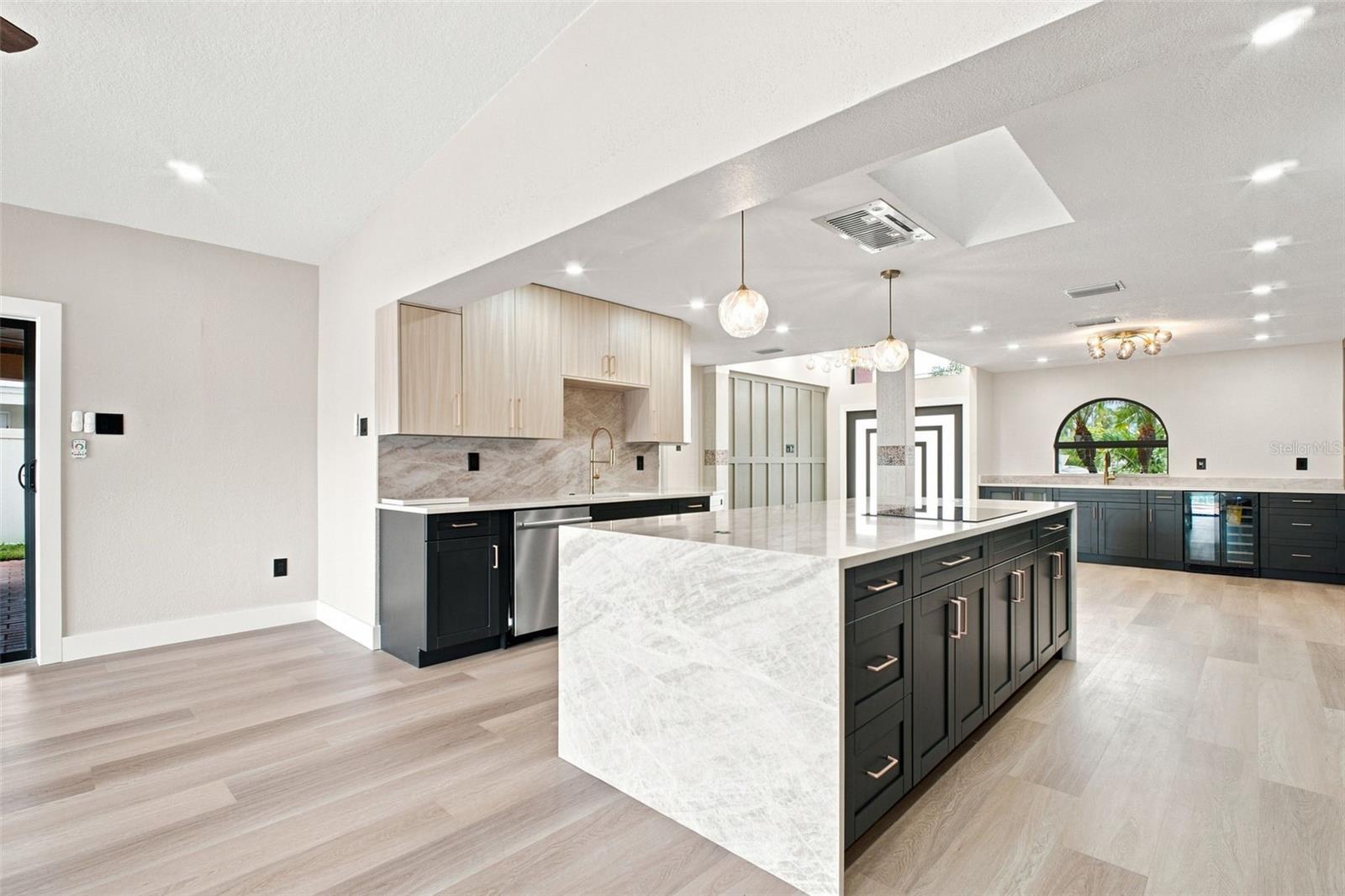 15918 REDINGTON DR