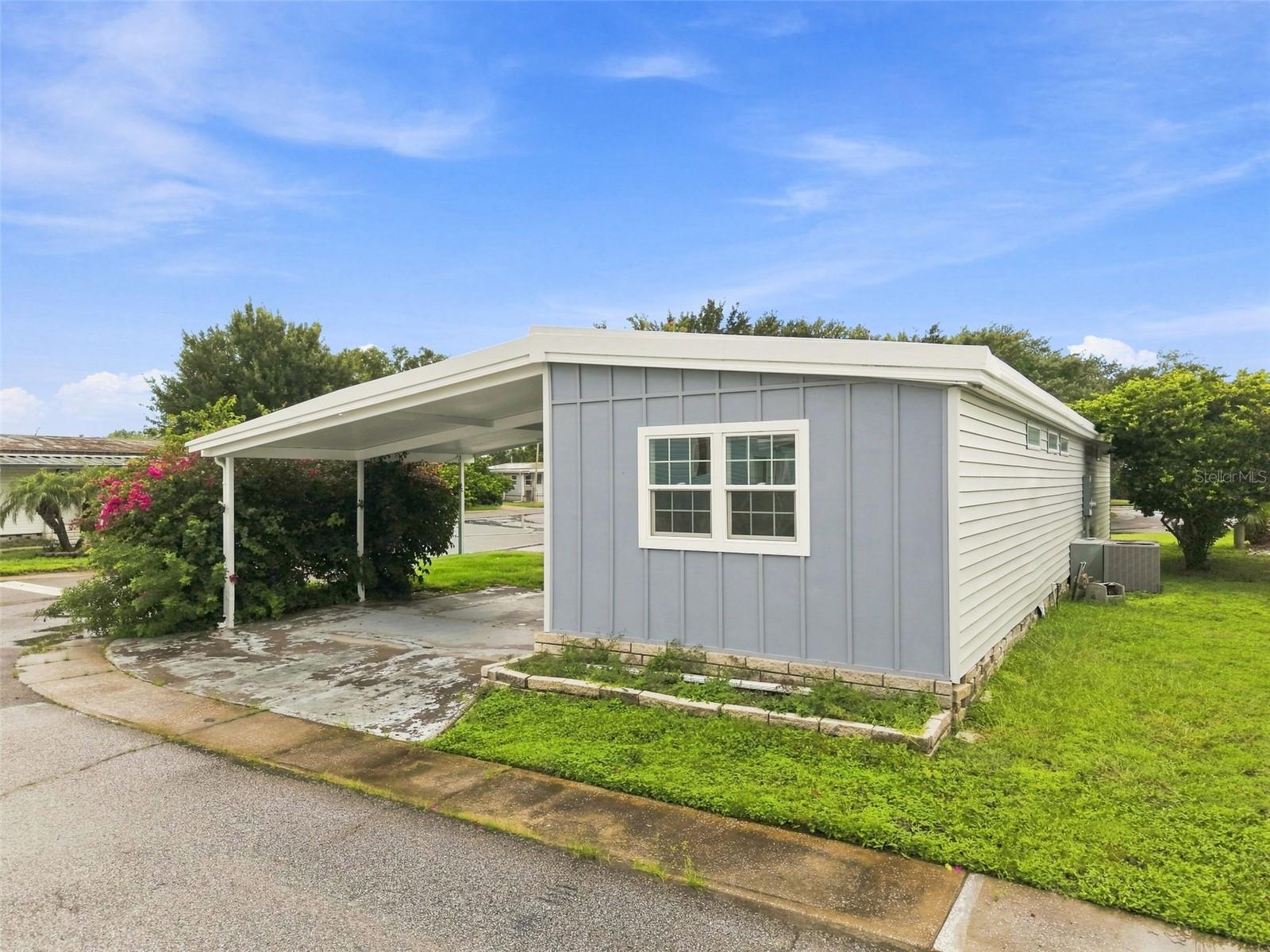 163 DOLPHIN DR E
