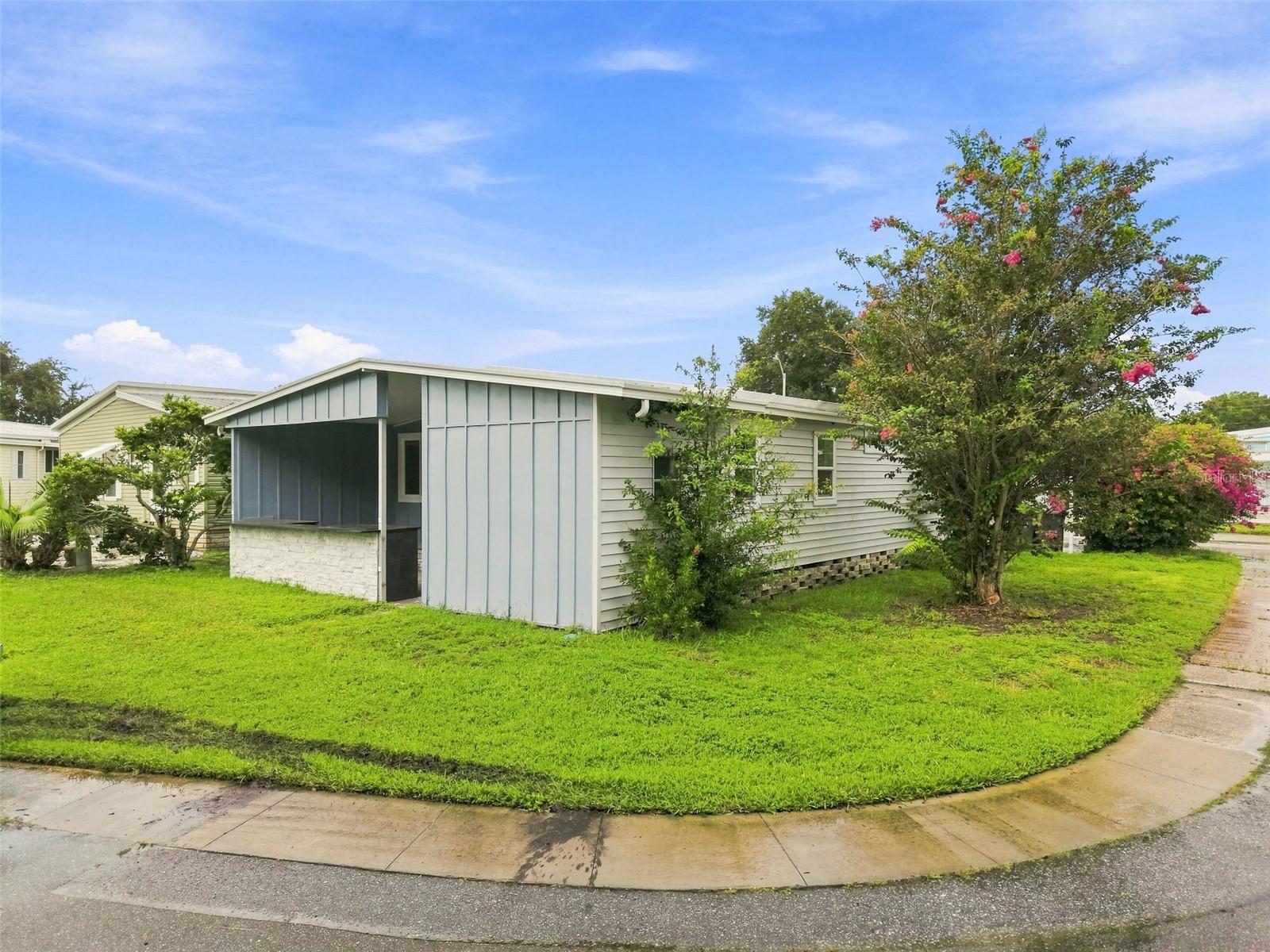 163 DOLPHIN DR E