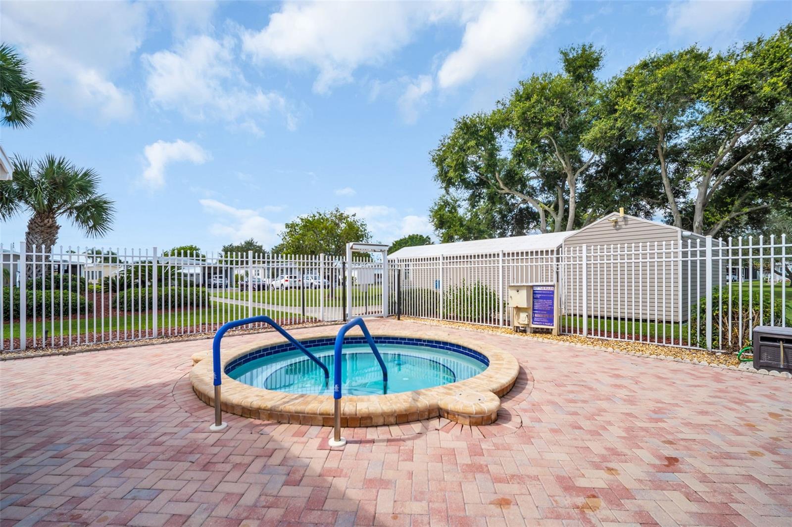 428 PELICAN DR S
