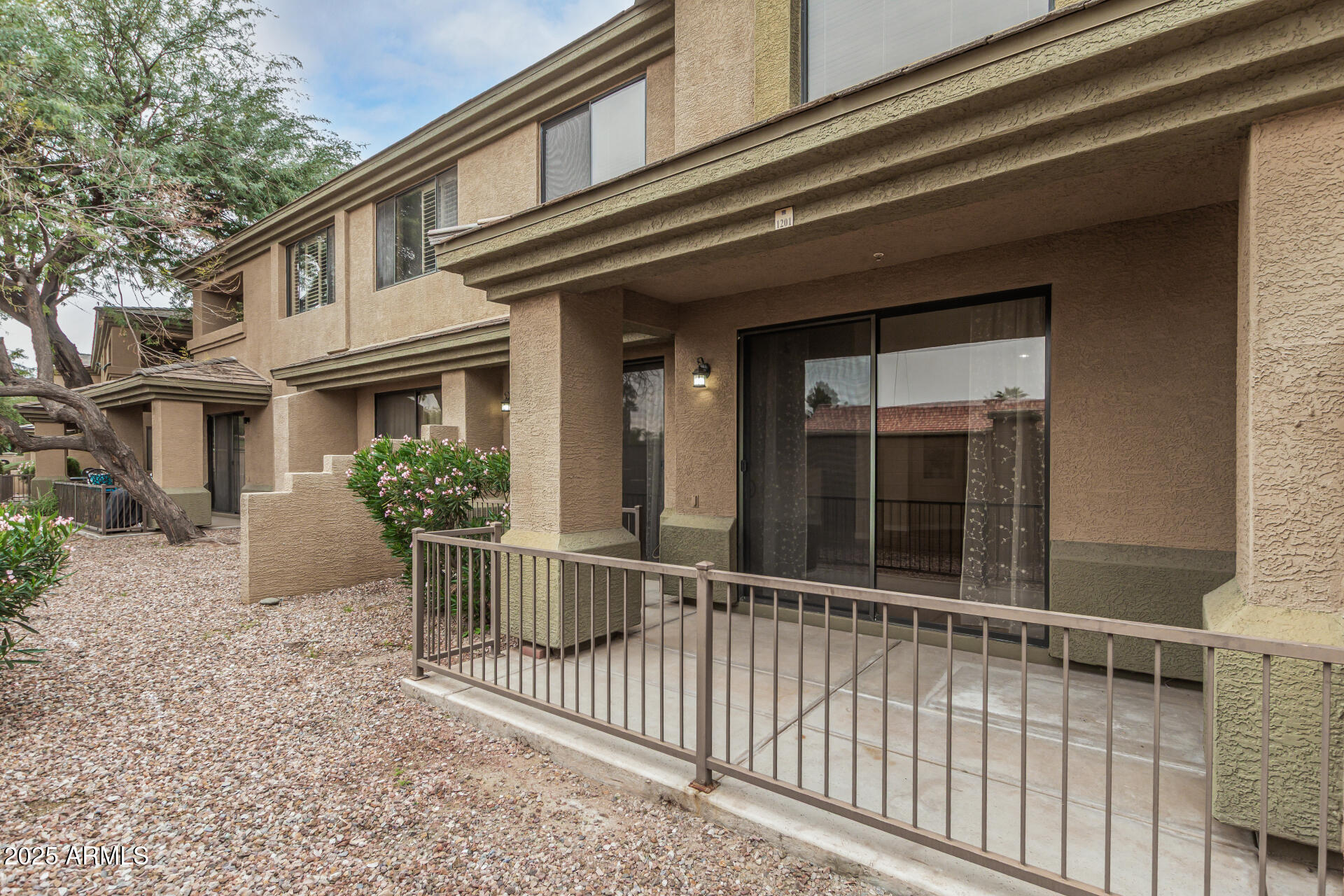 705 W QUEEN CREEK Road, 1201