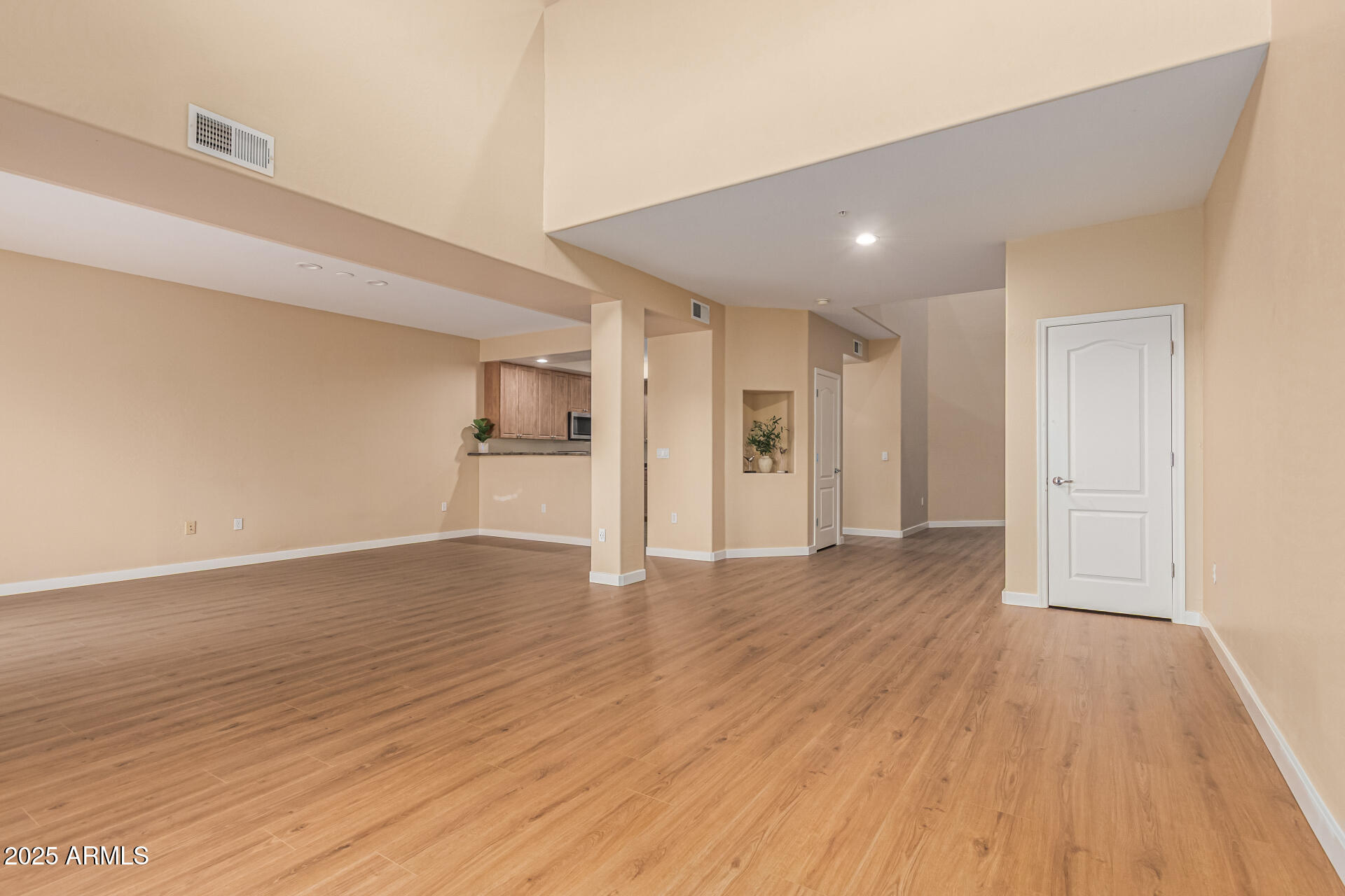 705 W QUEEN CREEK Road, 1201