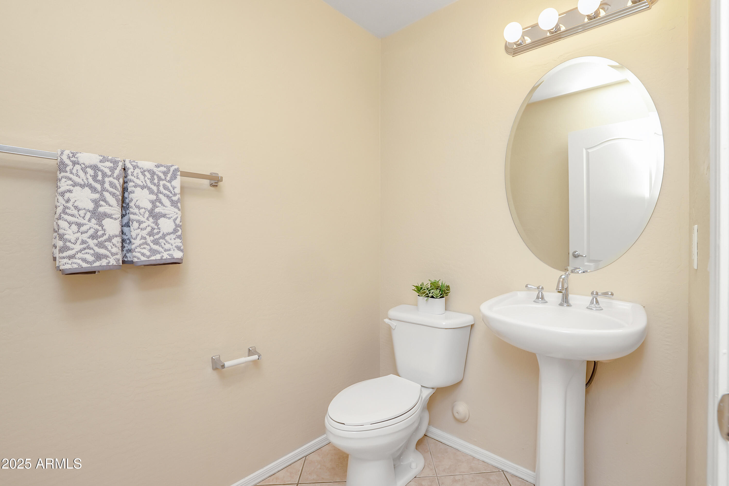 705 W QUEEN CREEK Road, 1201