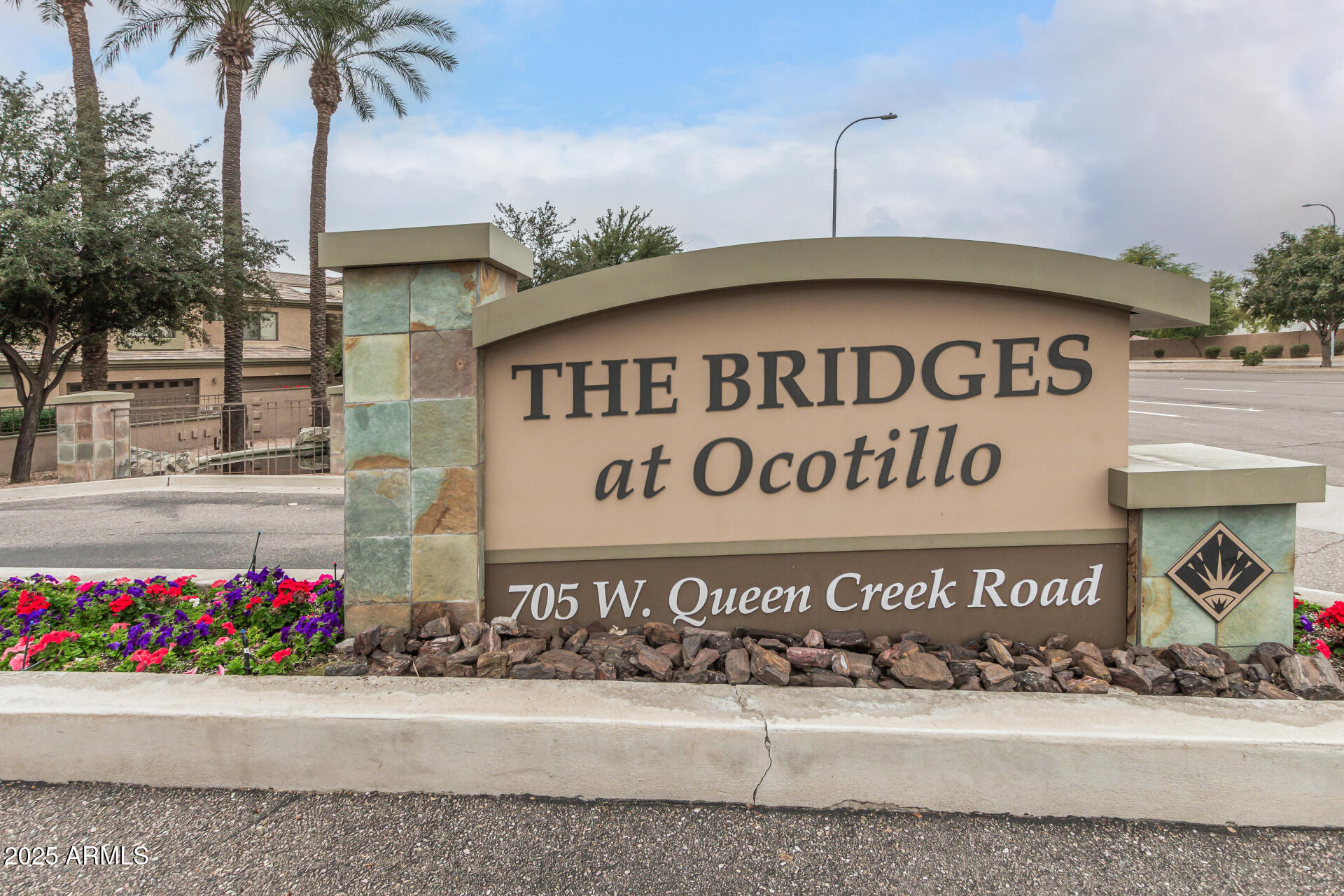 705 W QUEEN CREEK Road, 1201