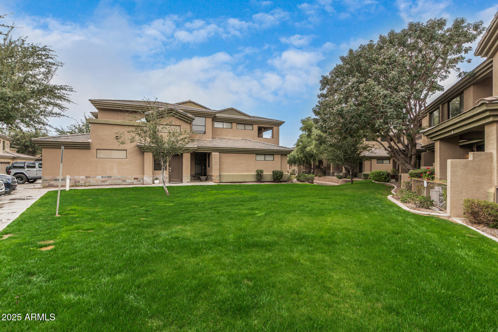 705 W QUEEN CREEK Road, 1201