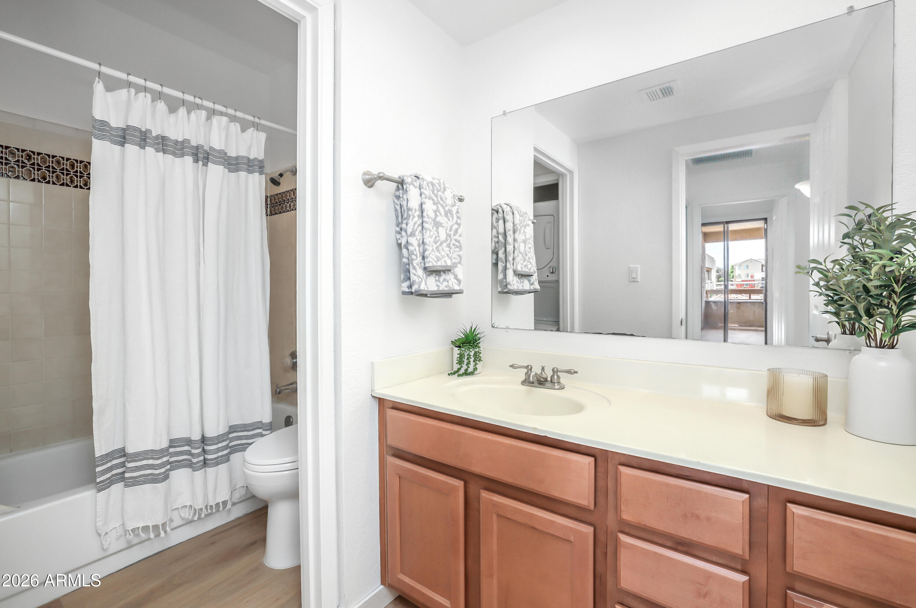 1125 E BROADWAY Road 225