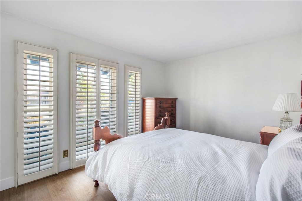 21041 Strathmoor Lane