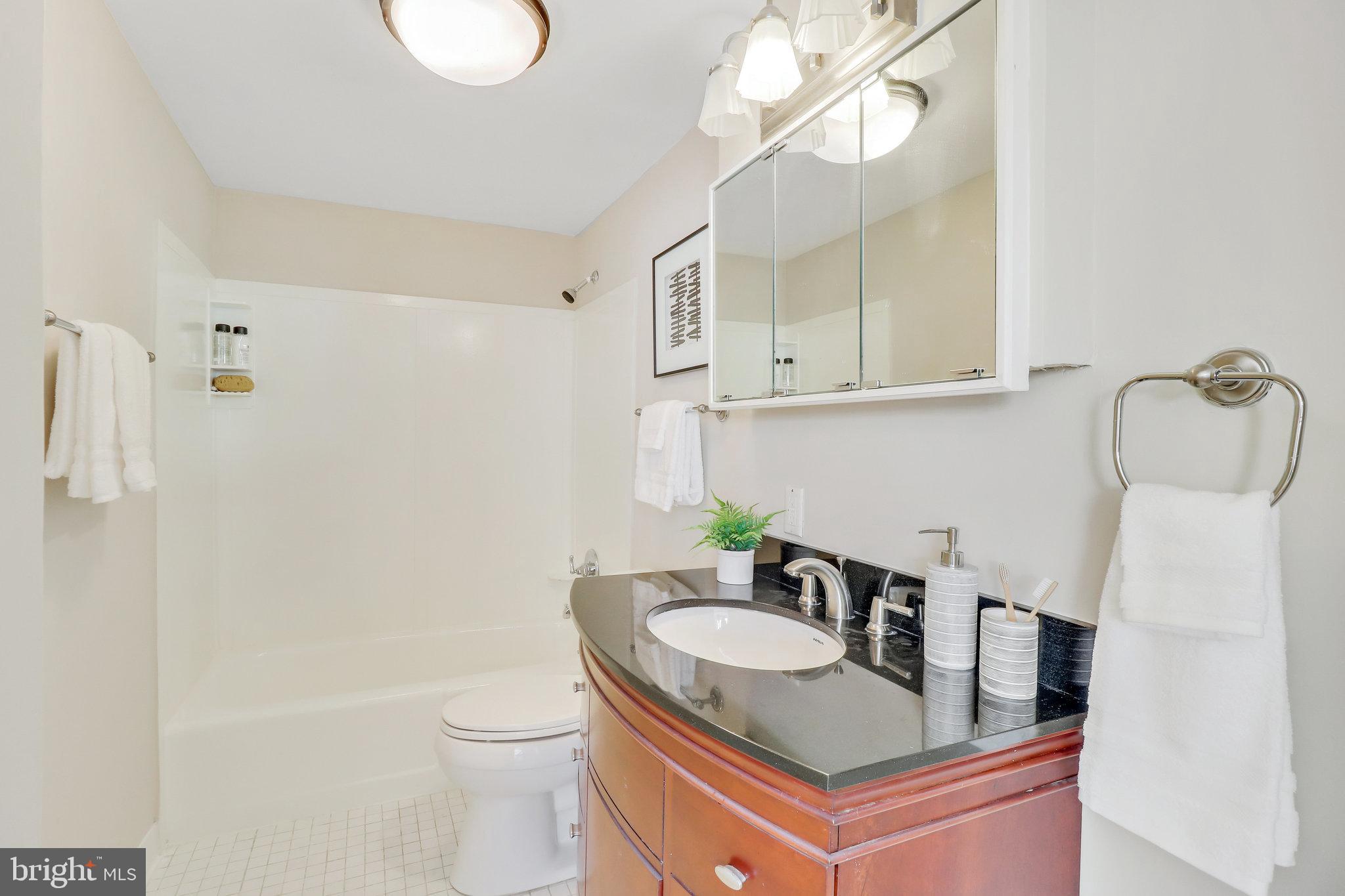 4701 Connecticut AVENUE NW Unit: 105