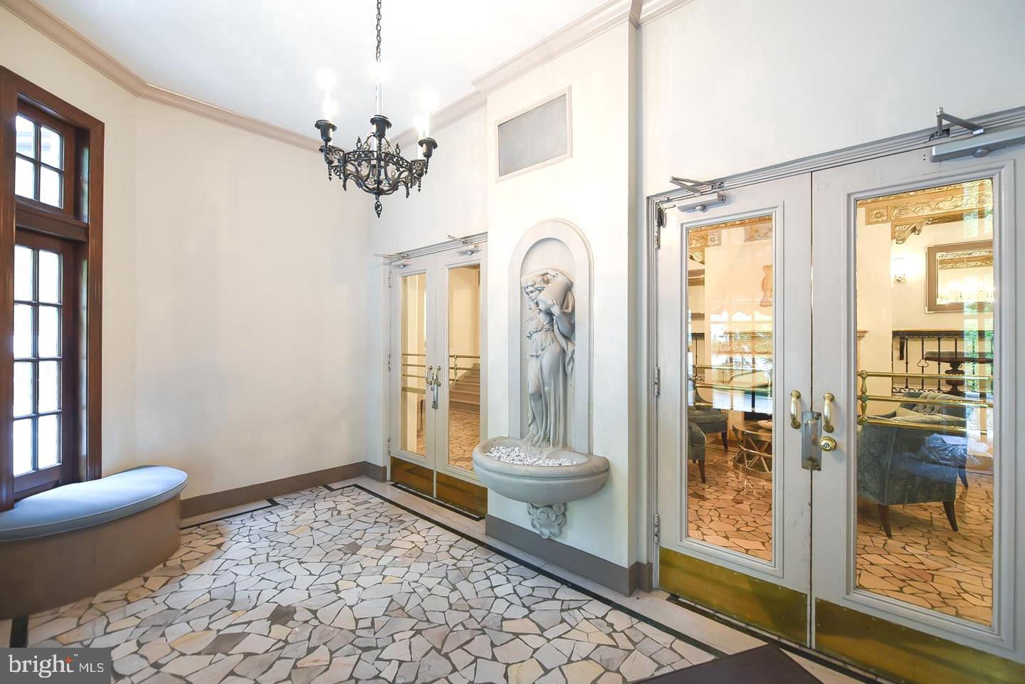 4701 Connecticut AVENUE NW Unit: 105