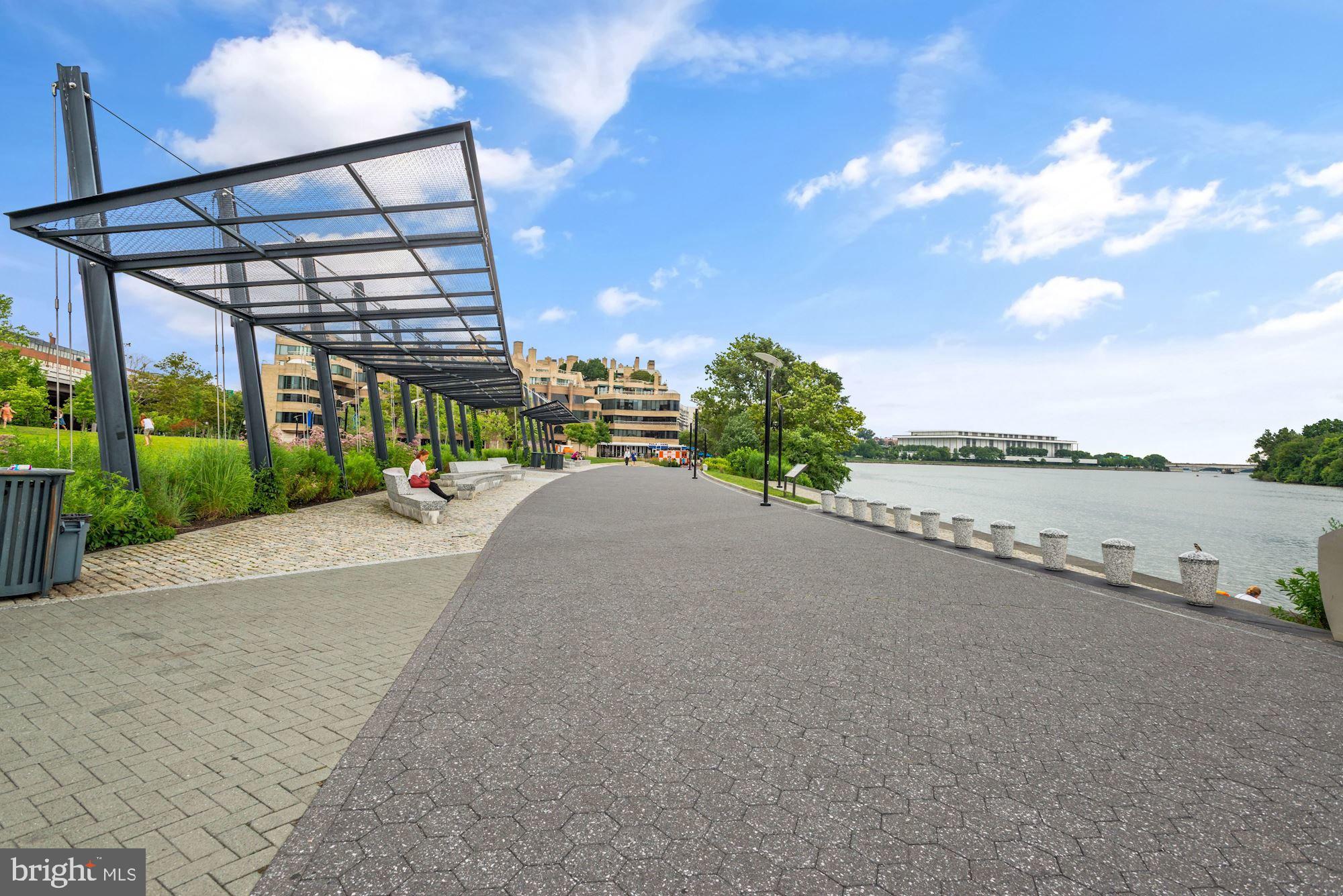 2400 41st STREET NW Unit: 210