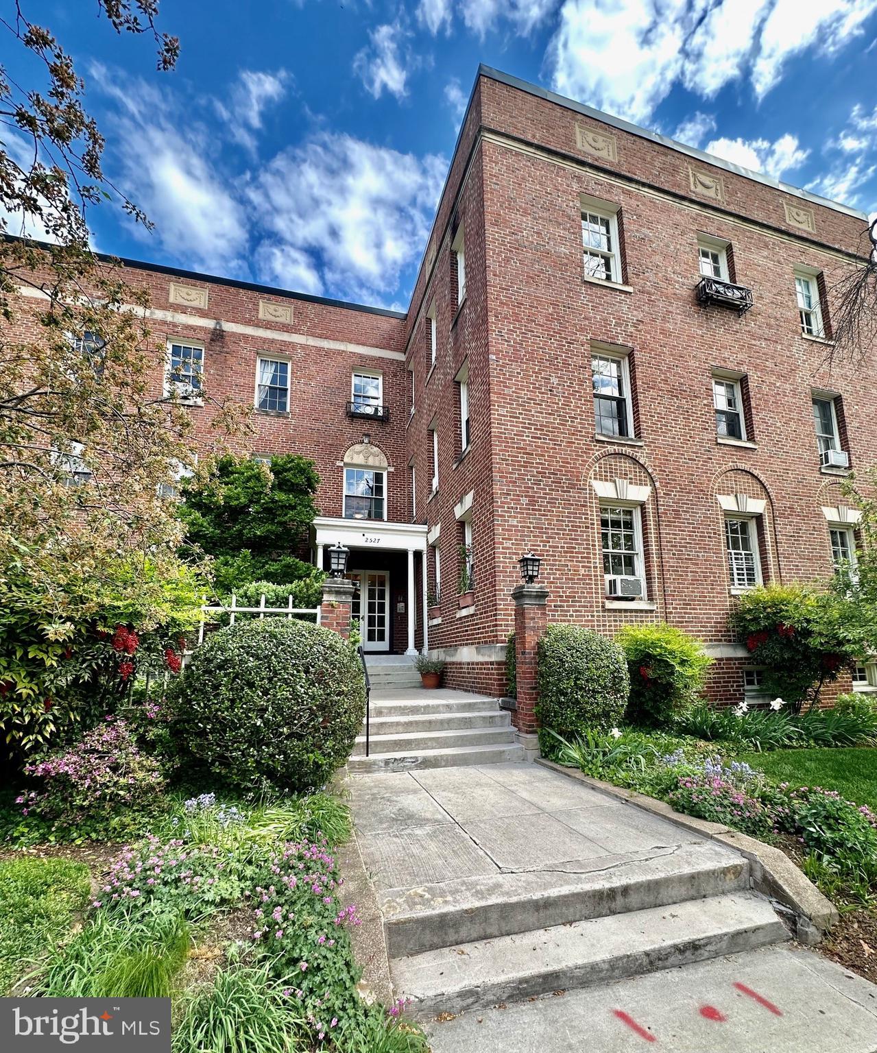 2527 Q St NW #202