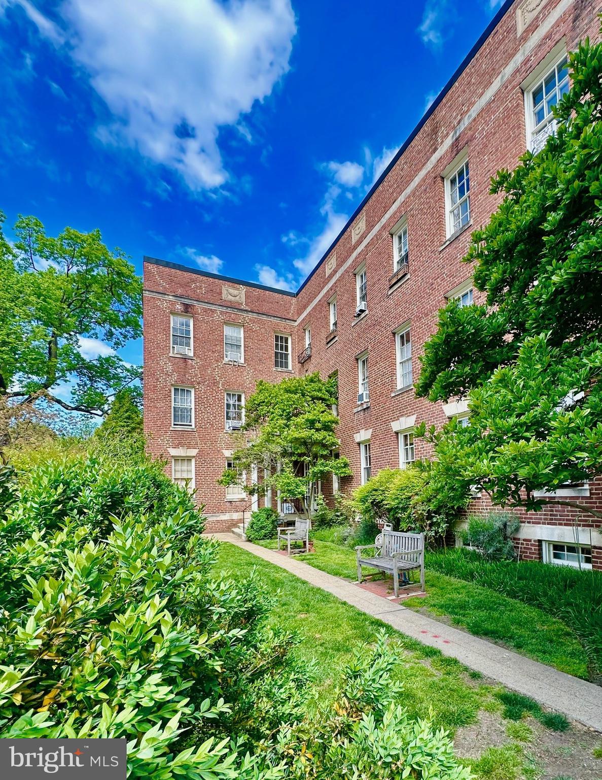 2527 Q St NW #202