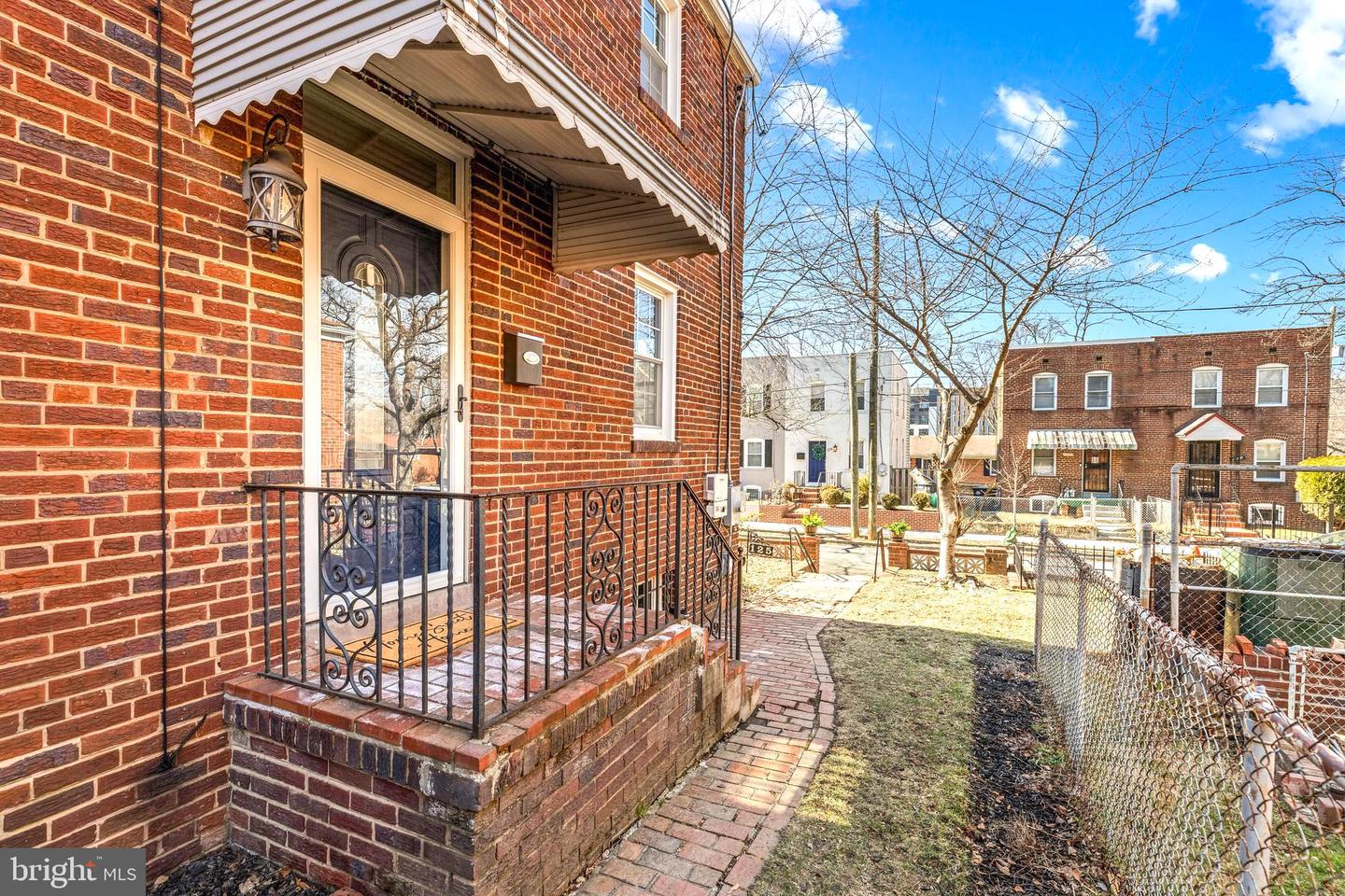 125 46th Pl NE