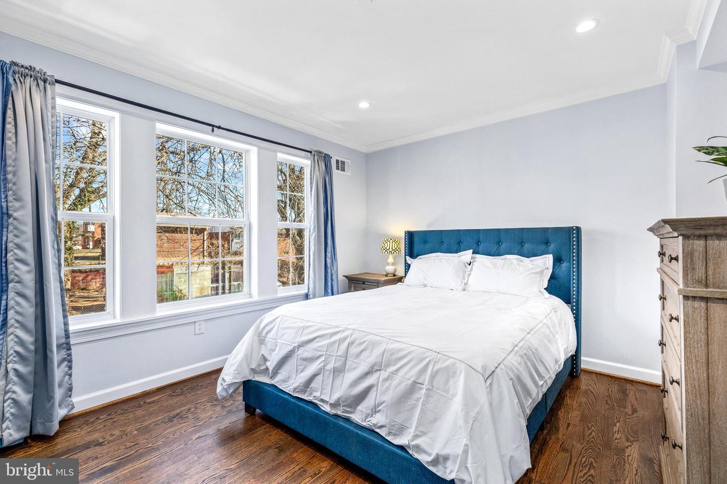 125 46th Pl NE