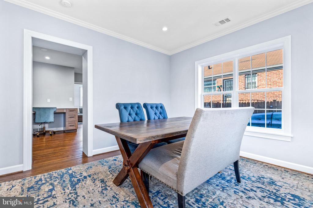 125 46th Pl NE