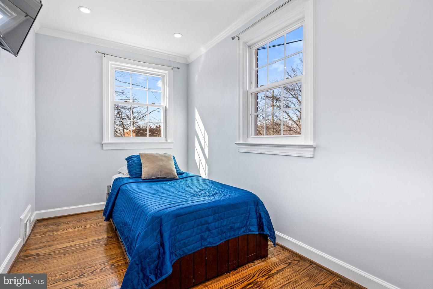 125 46th Pl NE