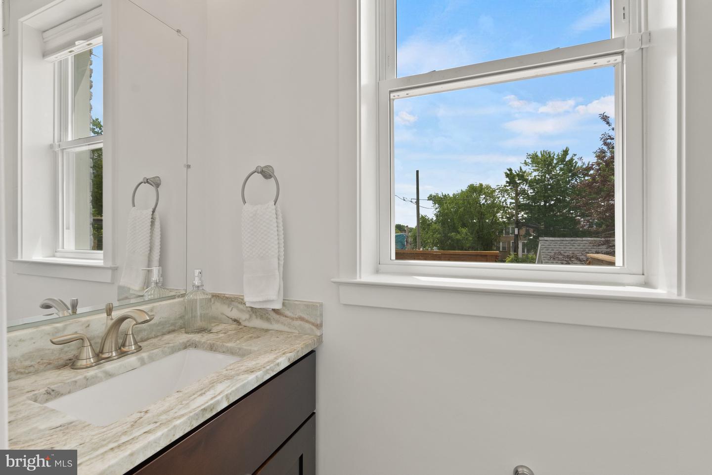 1402 Decatur St NW