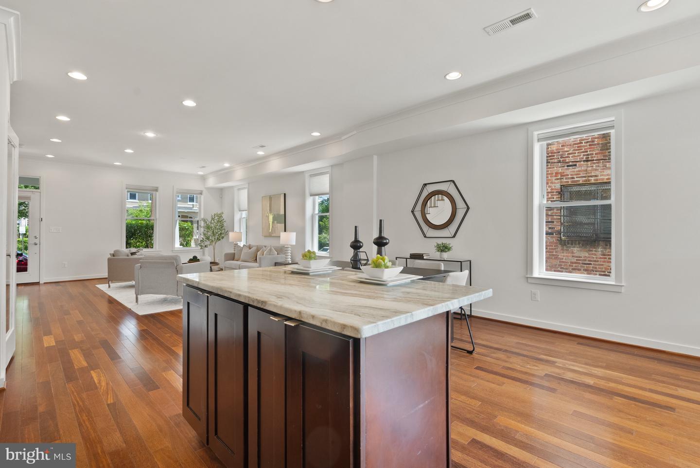 1402 Decatur St NW