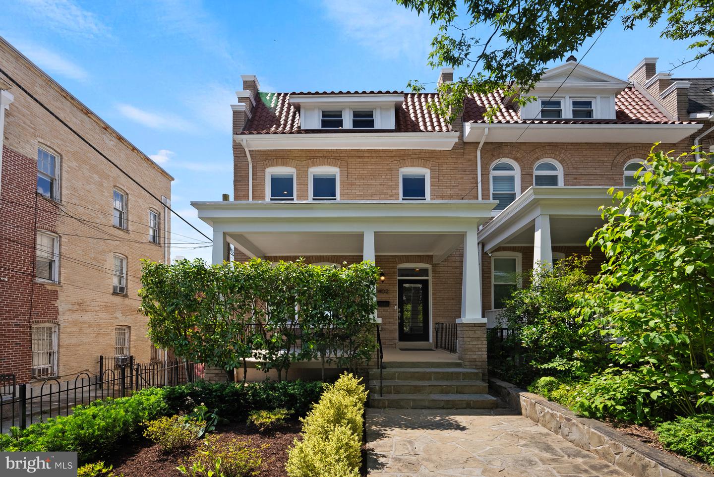 1402 Decatur St NW