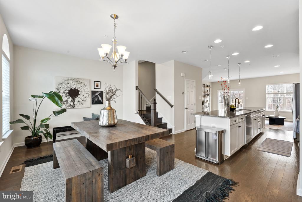 9507 Sycamore Grv