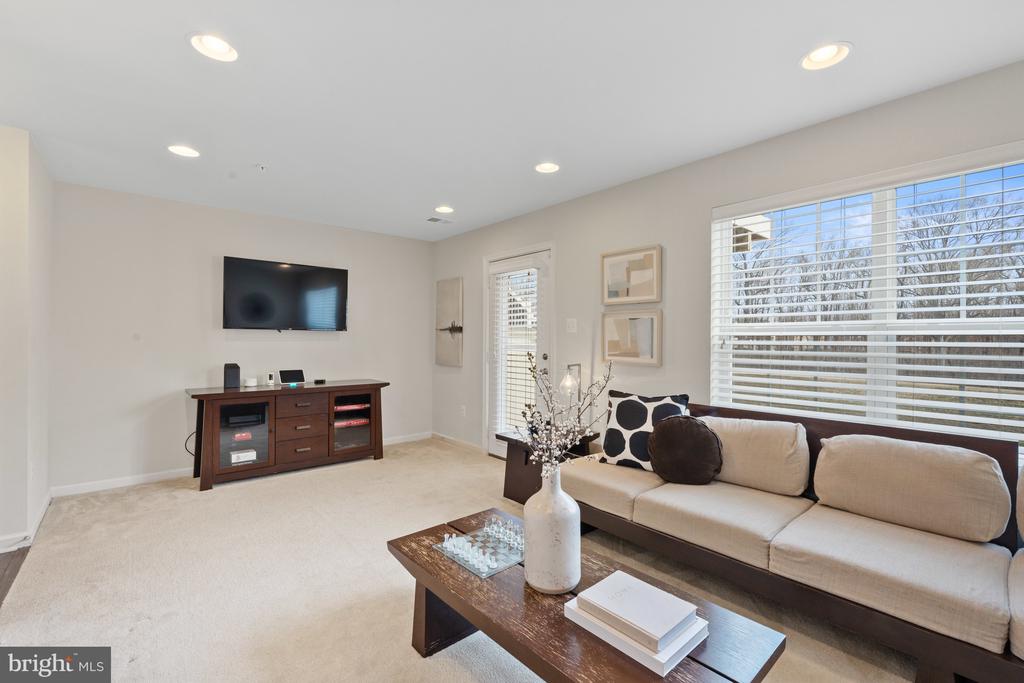 9507 Sycamore Grv