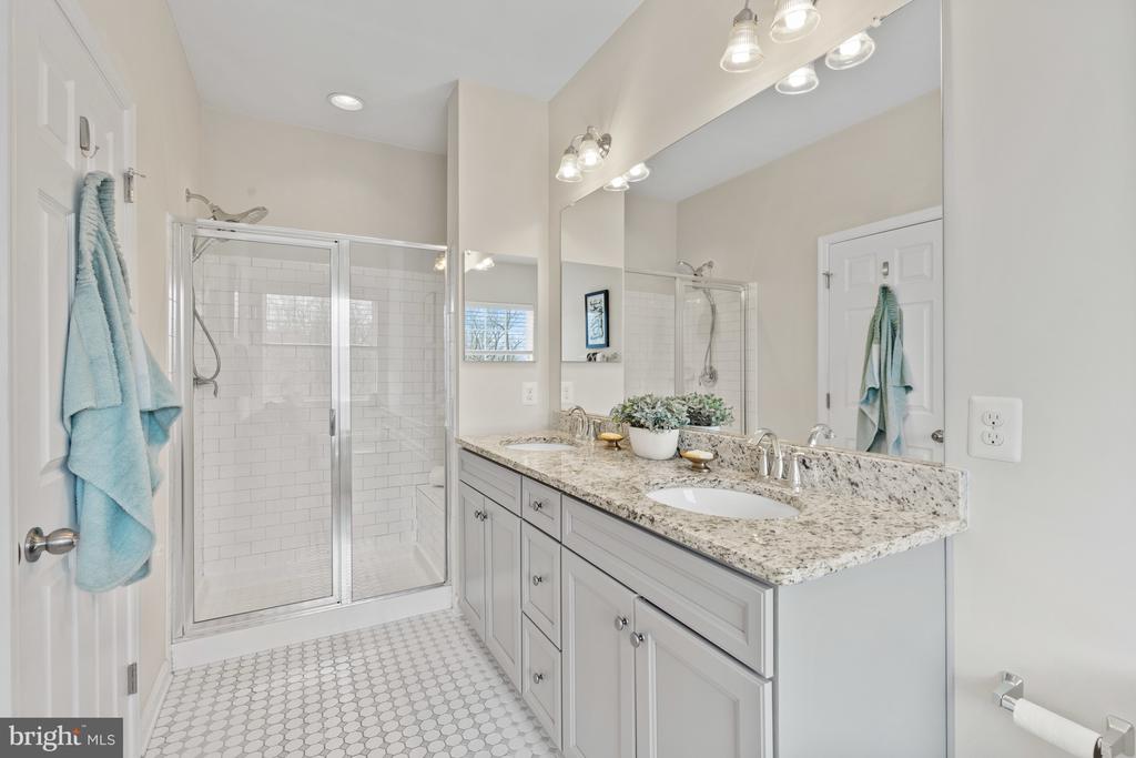 9507 Sycamore Grv