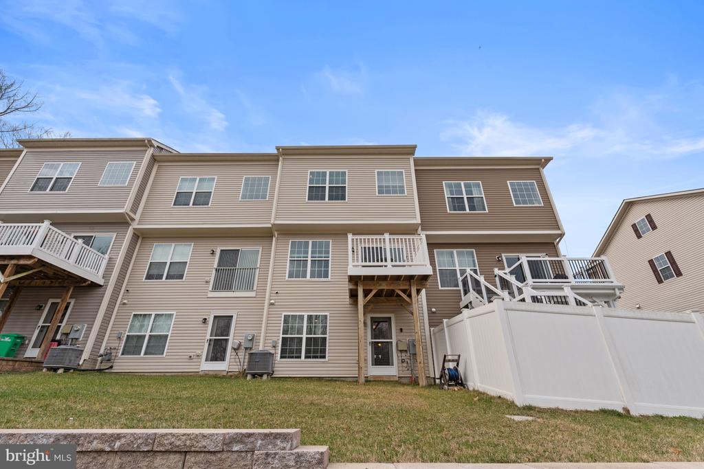 9507 Sycamore Grv