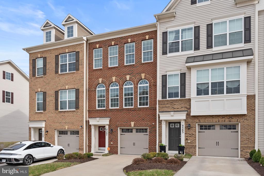 9507 Sycamore Grv
