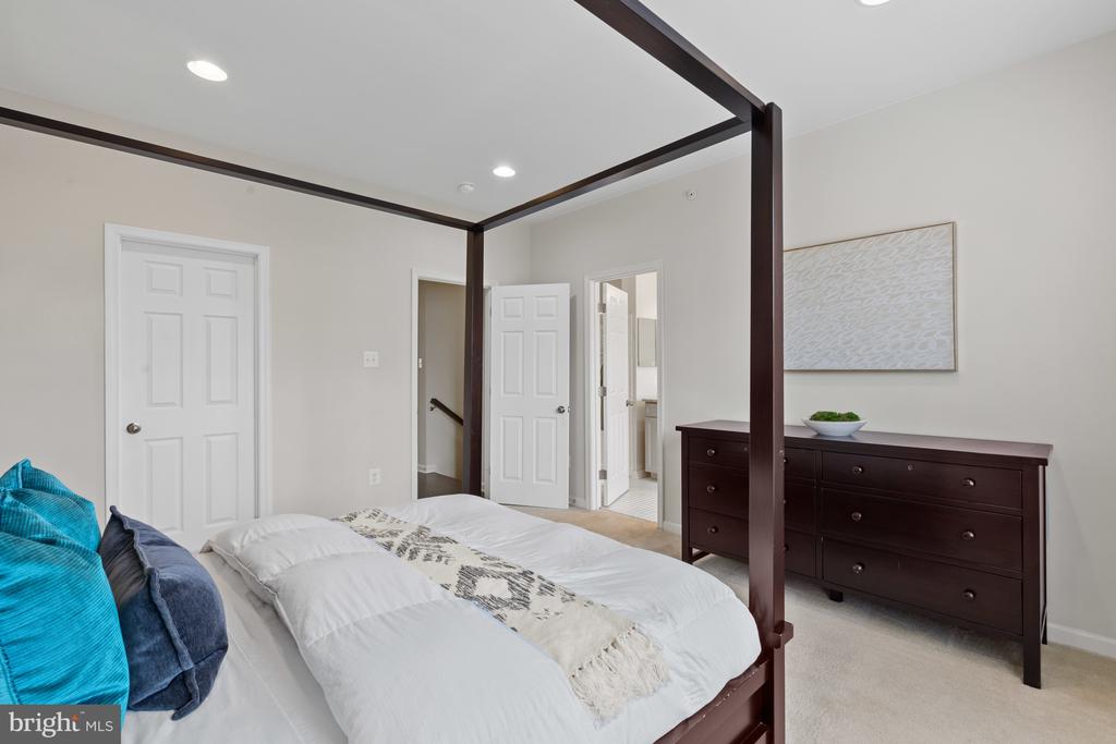 9507 Sycamore Grv