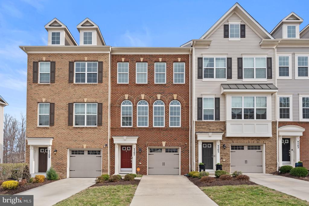 9507 Sycamore Grv
