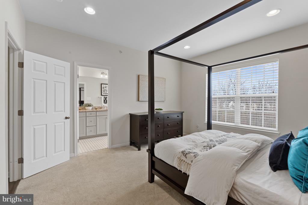 9507 Sycamore Grv