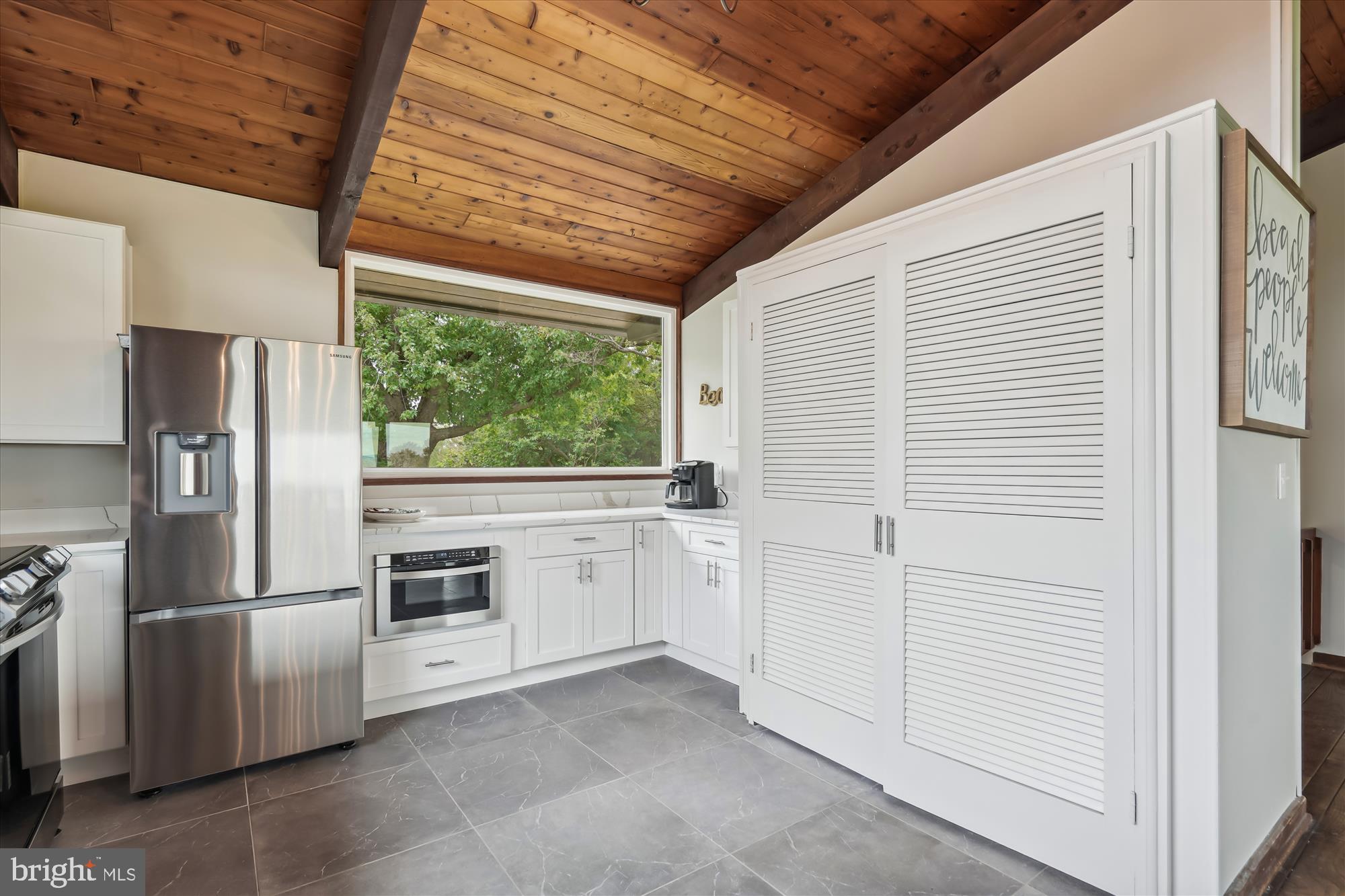 416 Beachside DRIVE