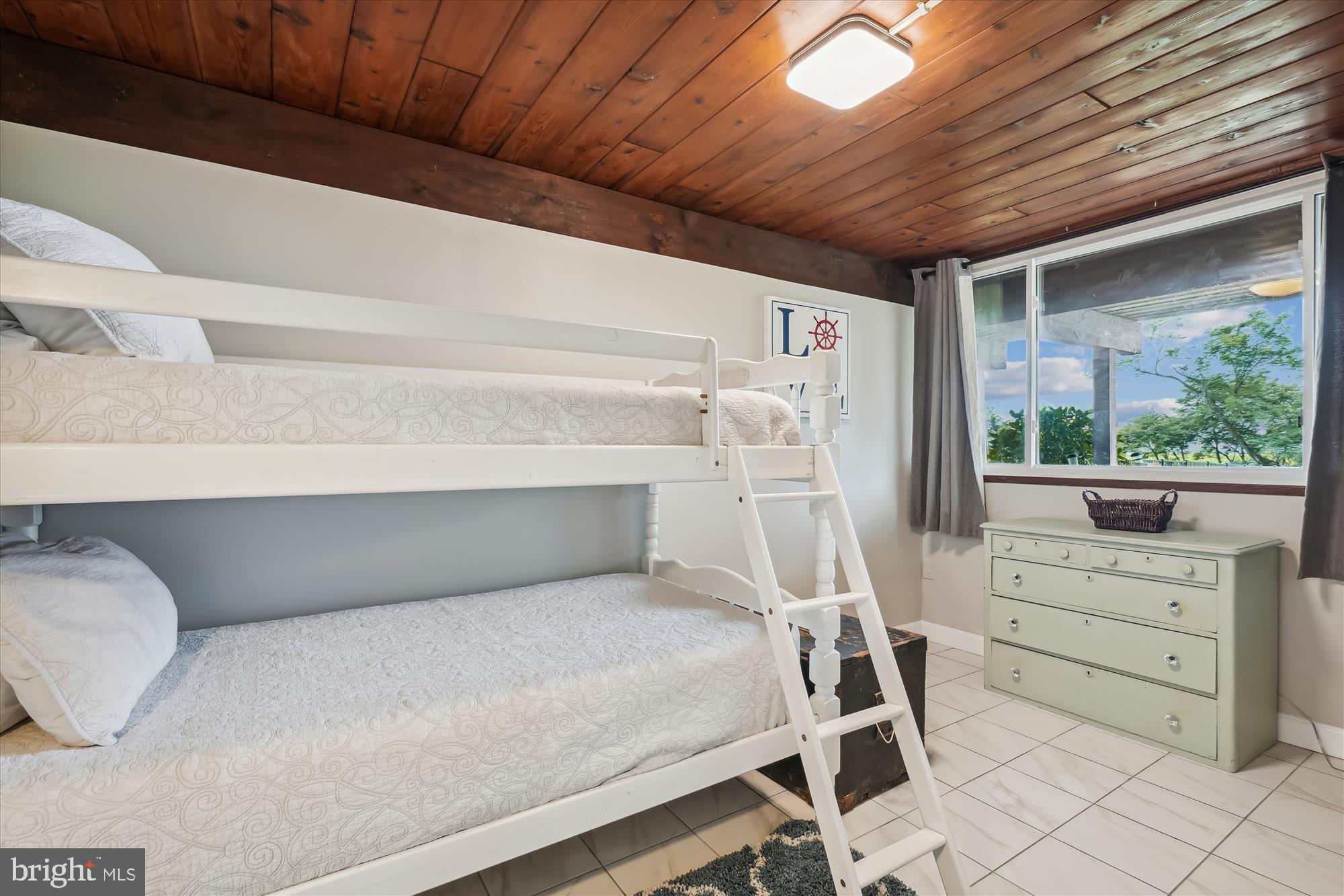 416 Beachside DRIVE