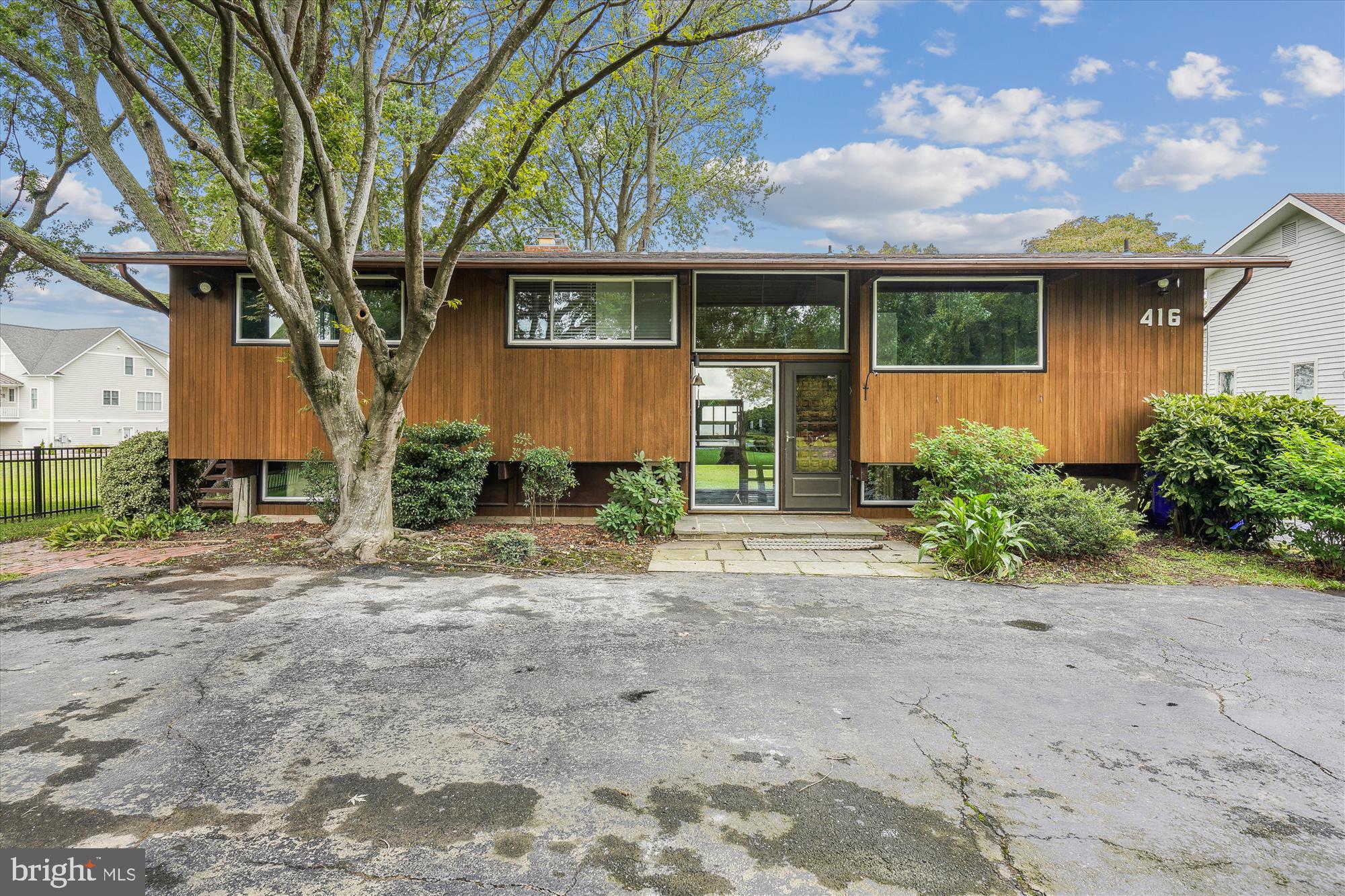 416 Beachside DRIVE