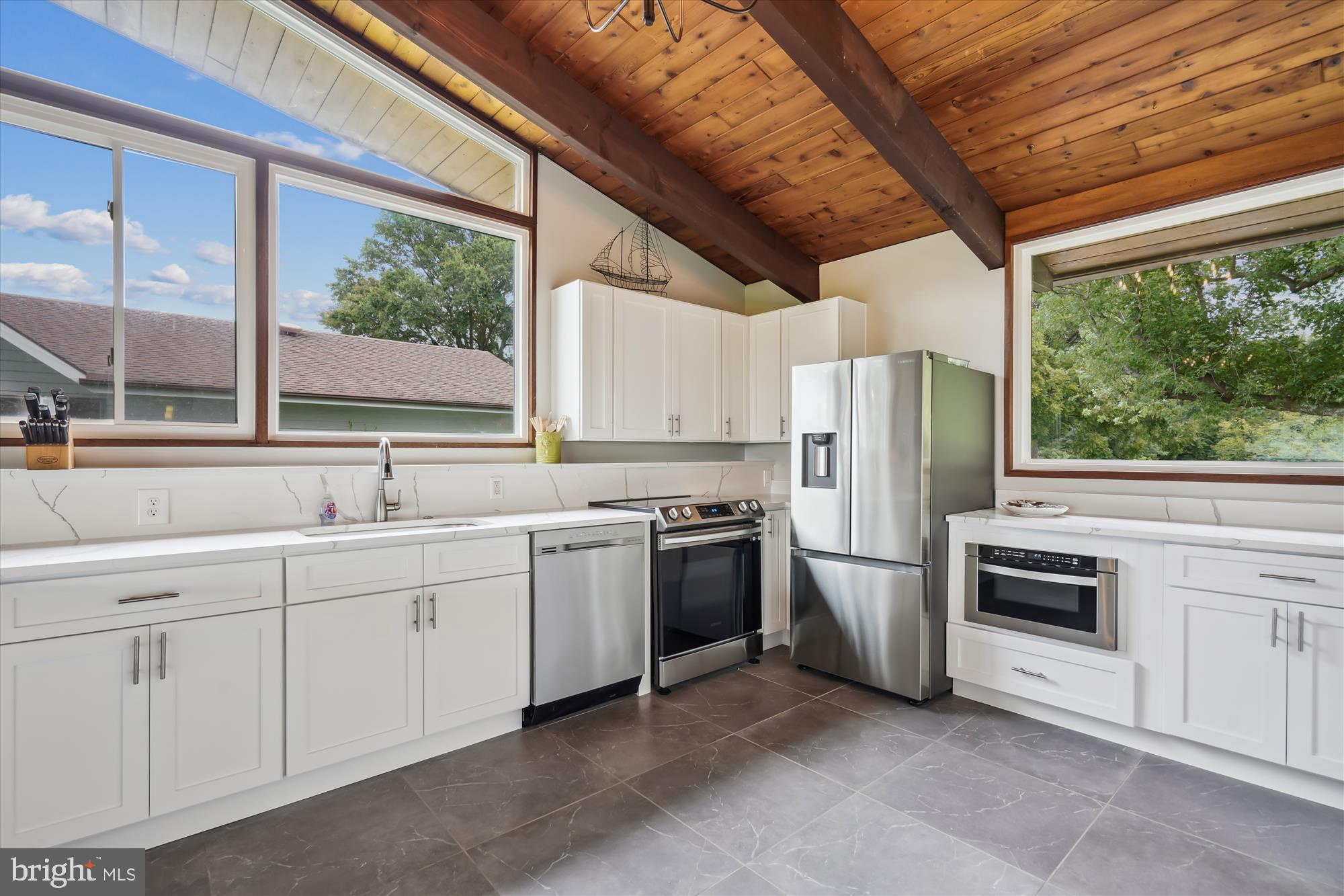416 Beachside DRIVE