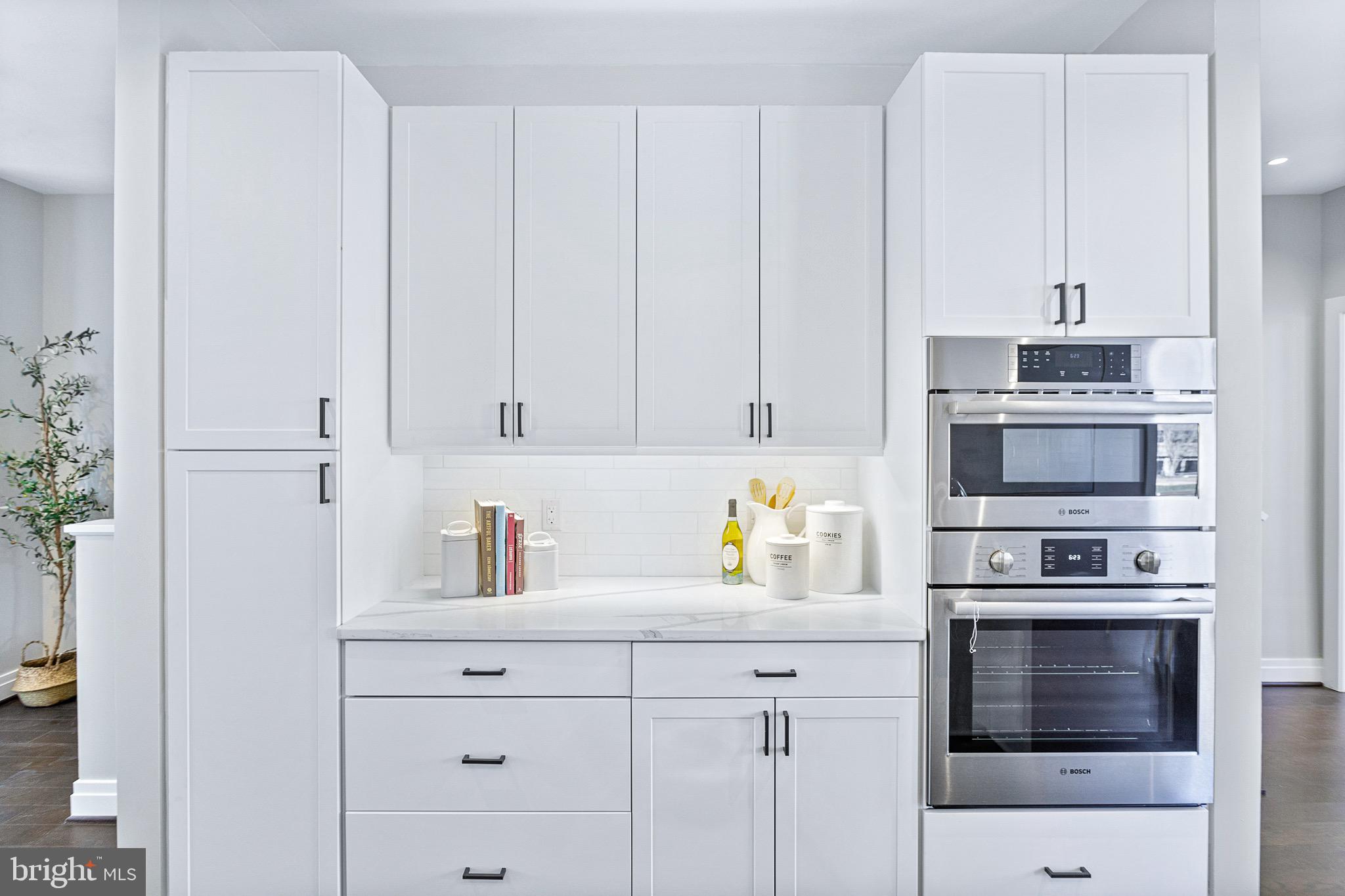 224 Canal Center PLAZA