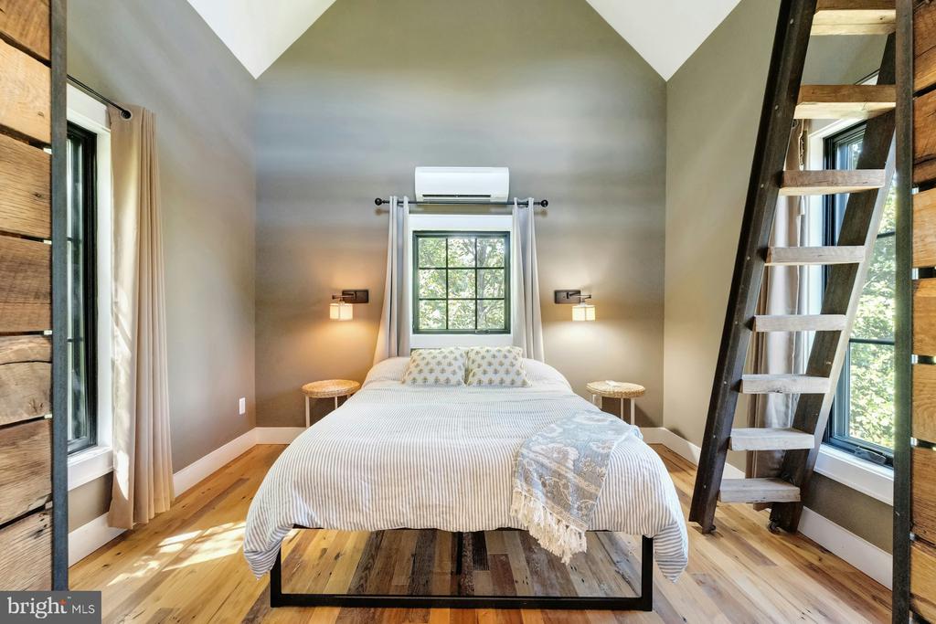 10420 FREELAND RDG