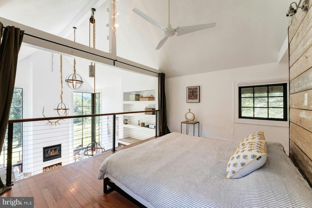 10420 FREELAND RDG