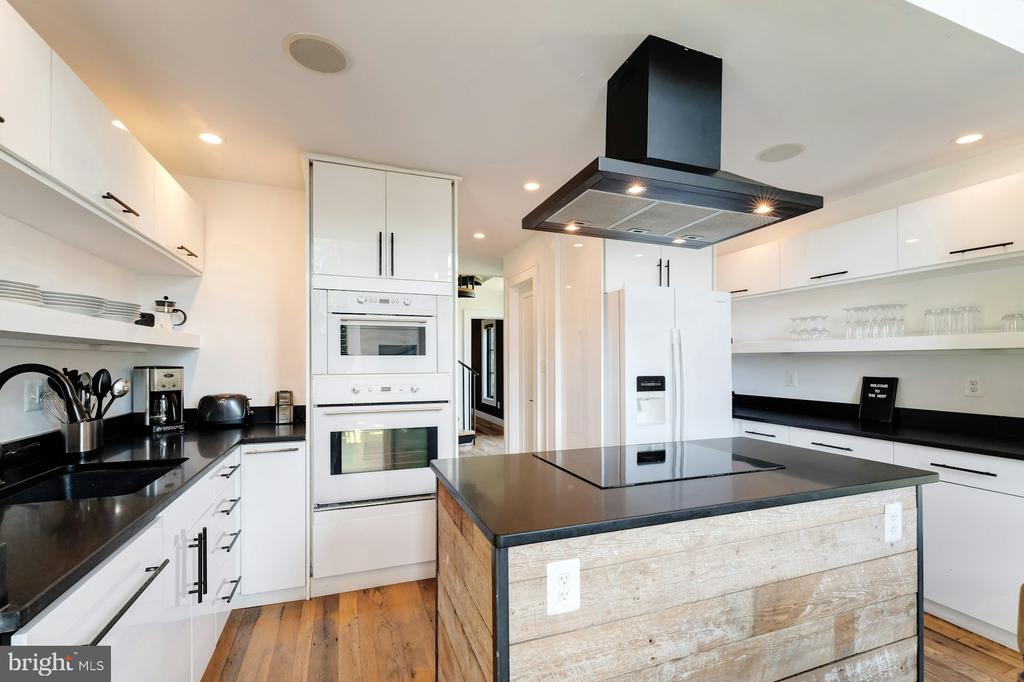 10420 FREELAND RDG