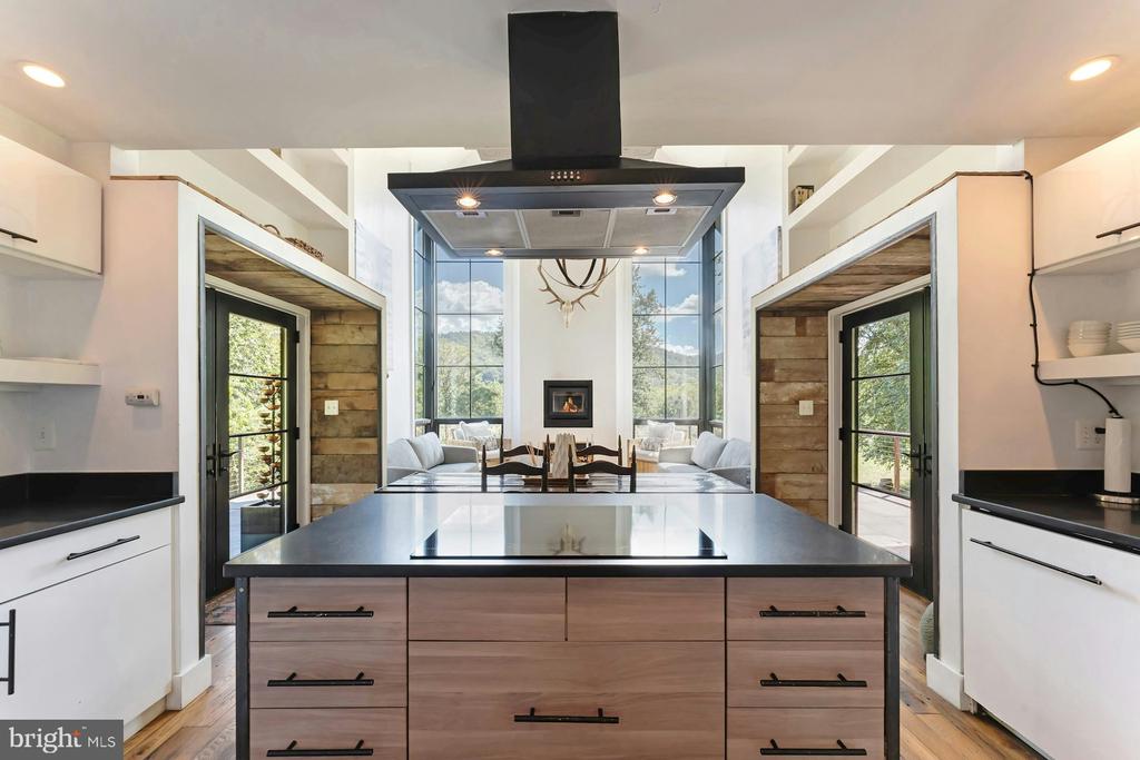 10420 FREELAND RDG