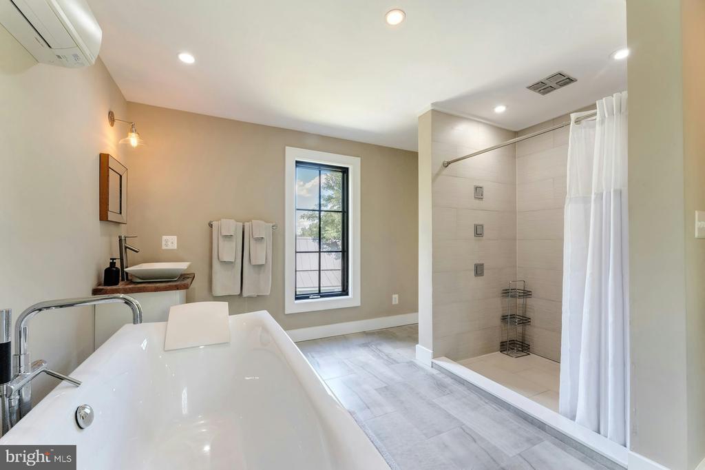 10420 FREELAND RDG