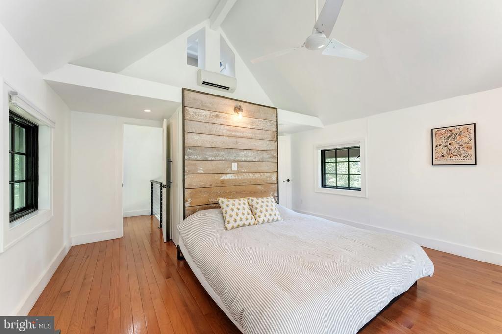10420 FREELAND RDG