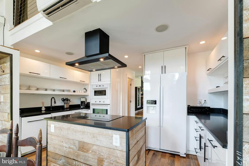 10420 FREELAND RDG