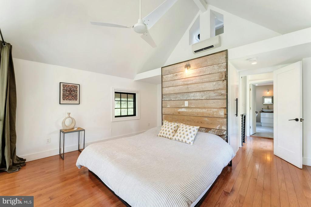 10420 FREELAND RDG