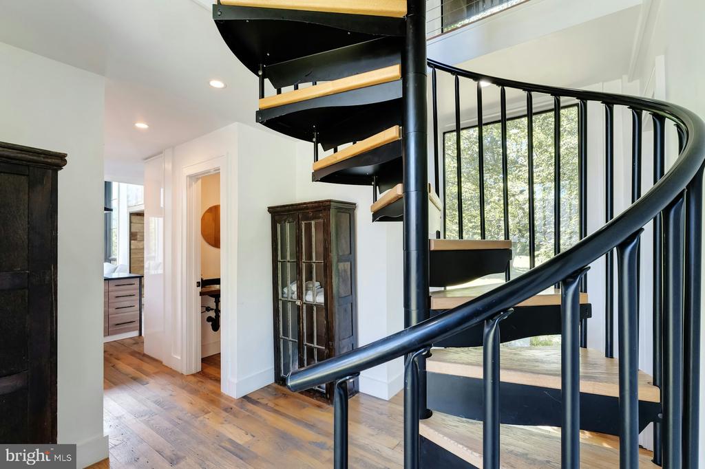 10420 FREELAND RDG