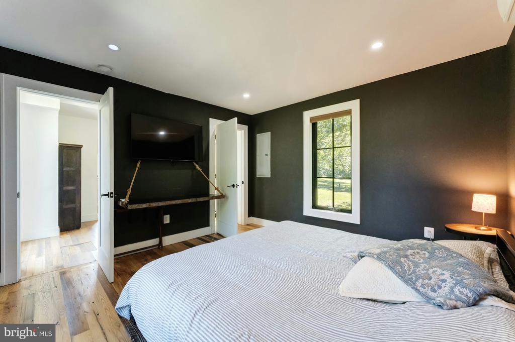10420 FREELAND RDG
