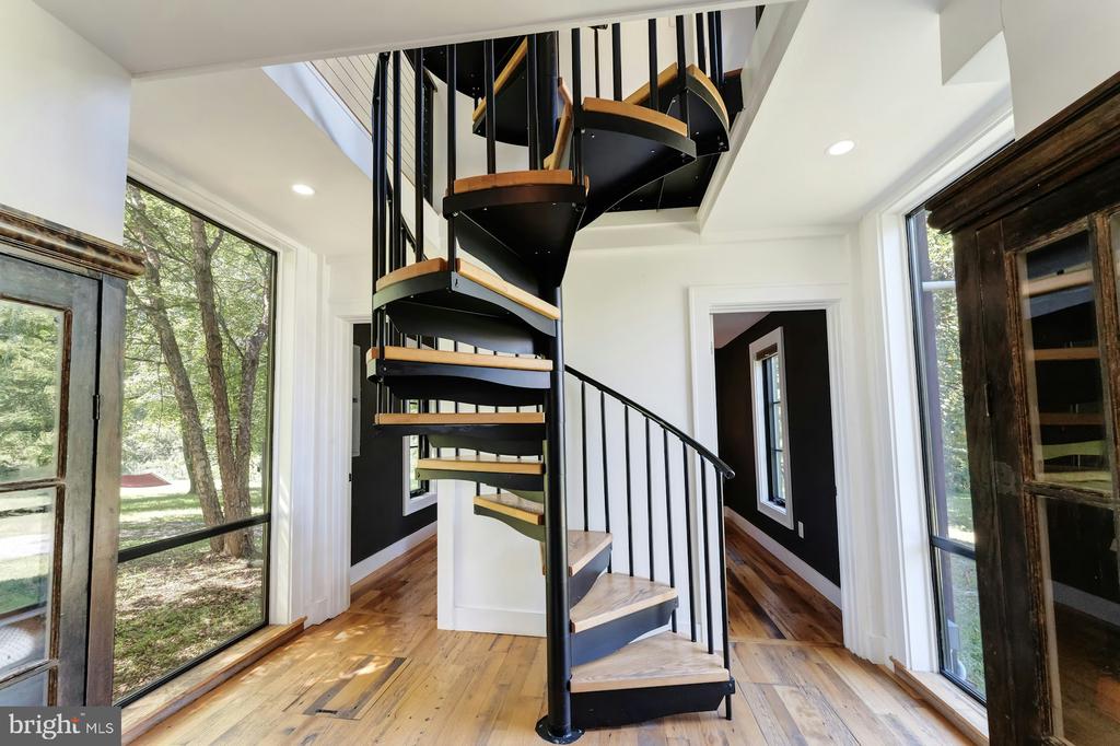 10420 FREELAND RDG