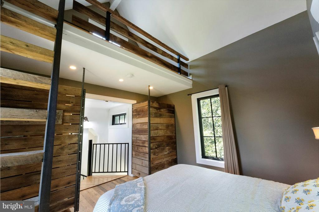 10420 FREELAND RDG