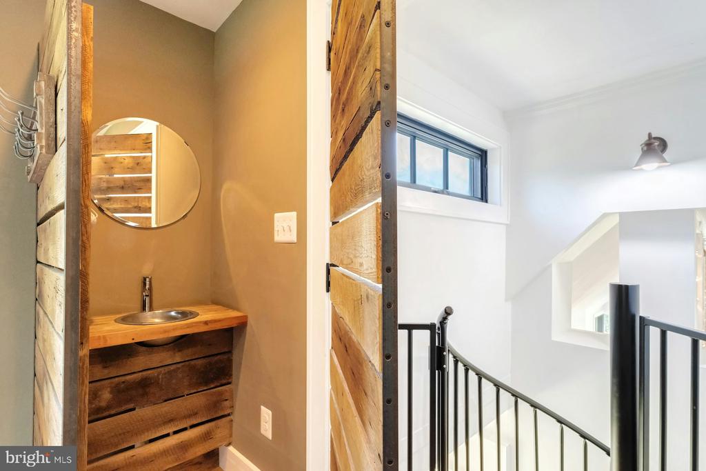 10420 FREELAND RDG