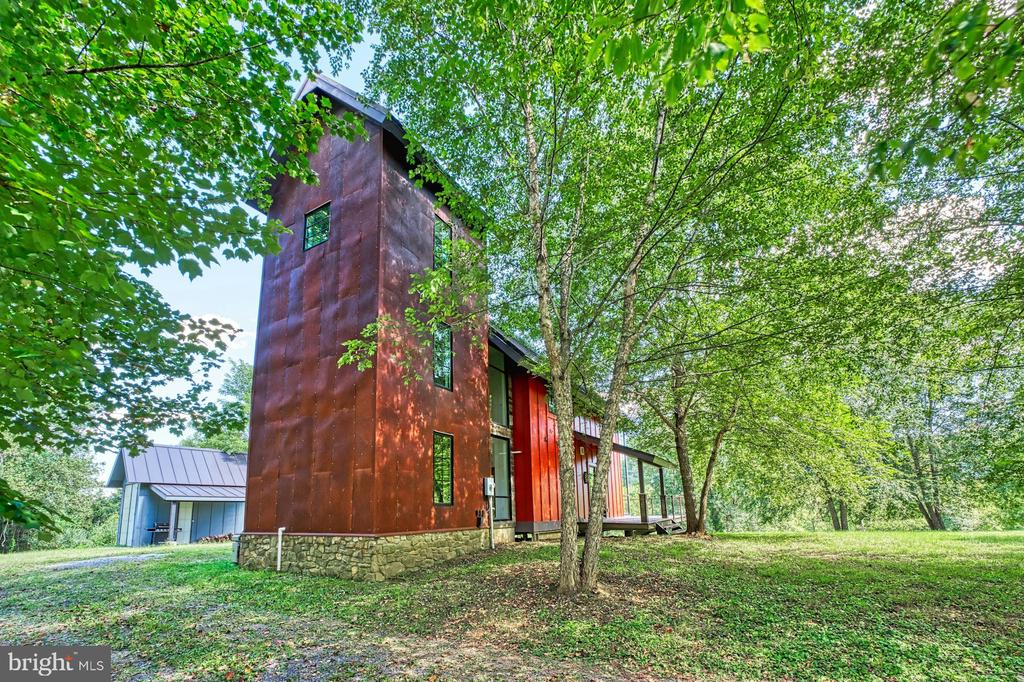 10420 FREELAND RDG